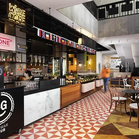 فندق Novotel Centrum بوزنان