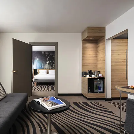 מלון Novotel Centrum 4*